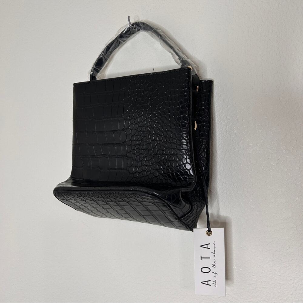 Aota Elena Bucket Bag Black Vegan Leather Crocodile Embossed-Crossbody Strap-NWT - Picture 4 of 8